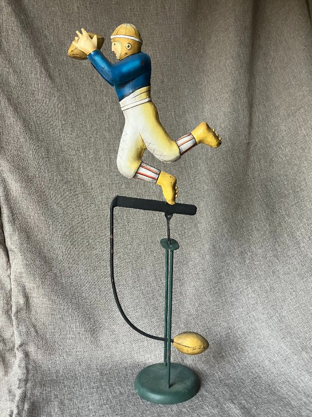 AUTHENTIC MODELS TOUCH DOWN FOOTBALL PLAYER SKY HOOK METAL BALANCE TOY